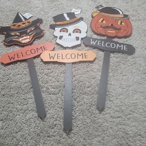 Halloween Welcome Yard Signs - Black, Orange, White